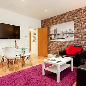  Apartment Stylish 2 Bed 2 Bath *close To And Centre With Parking*