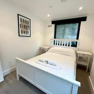  Apartment In Town Centre